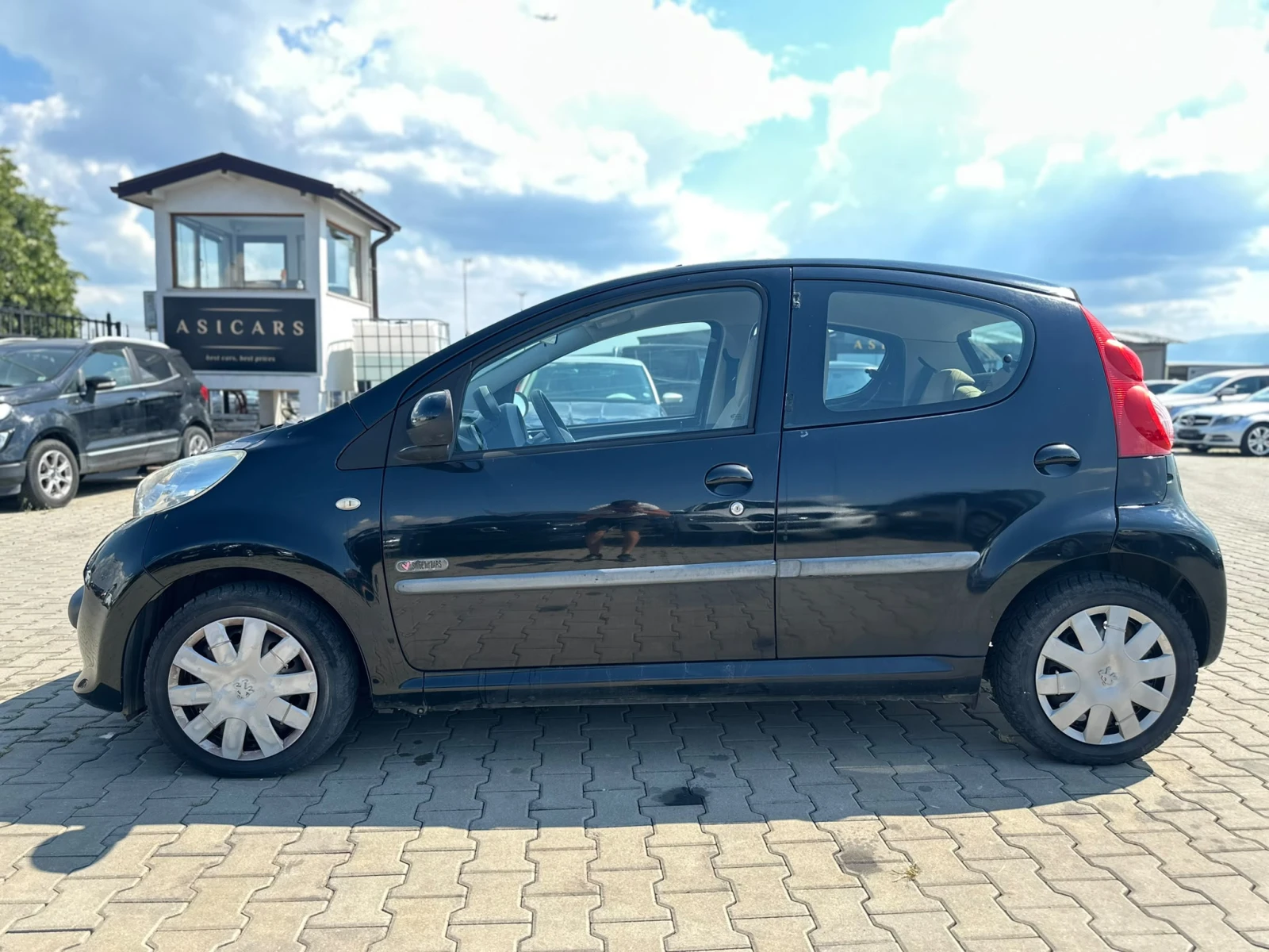 Peugeot 107 / 1.0I / SWEET YEARS EDITION /, снимка 2 - Автомобили и джипове - 55061974