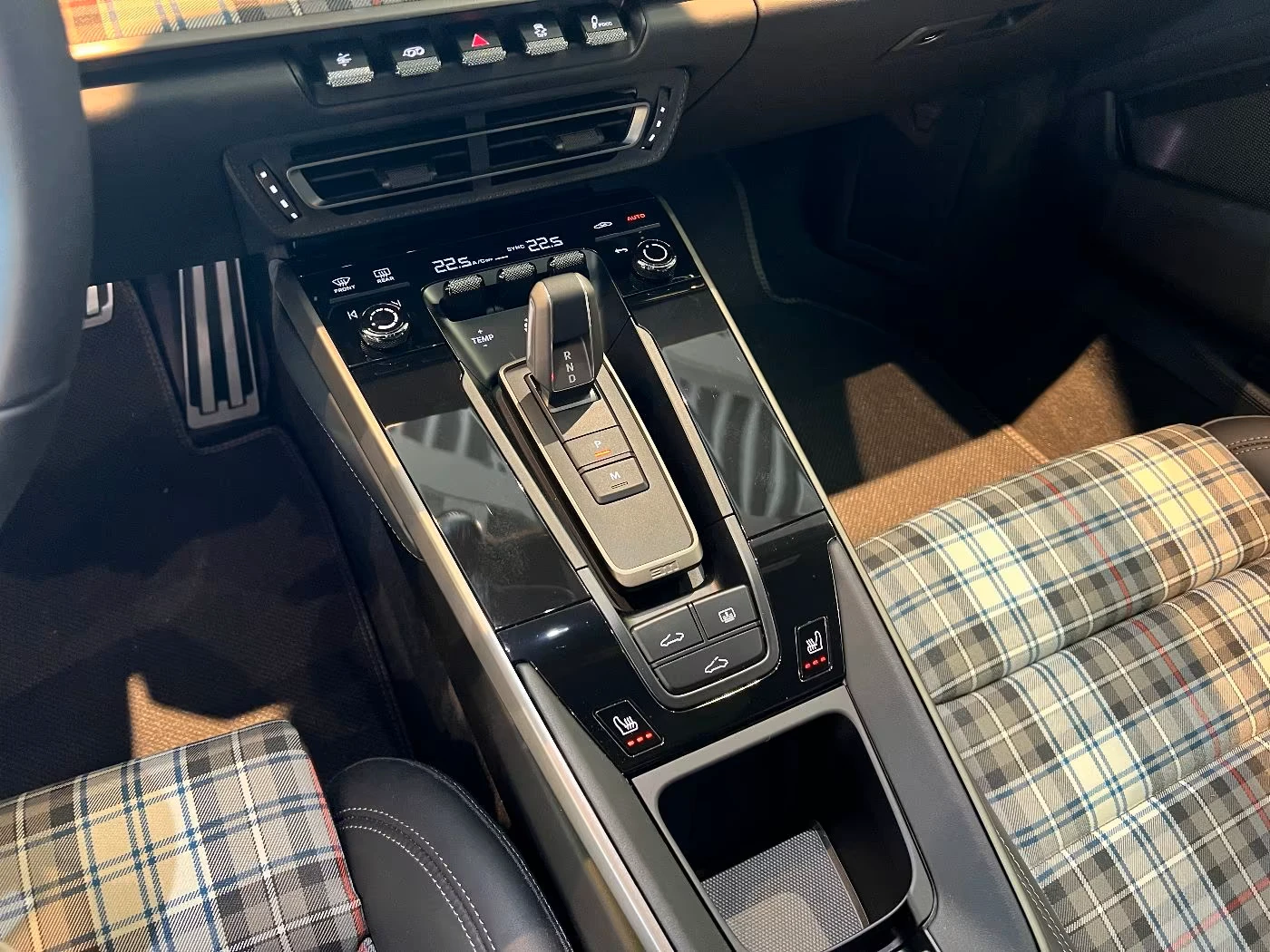 Porsche 911 50JAHRE* TURBO* DISTR* KEYLESS* MEMORY* , снимка 14 - Автомобили и джипове - 55100546