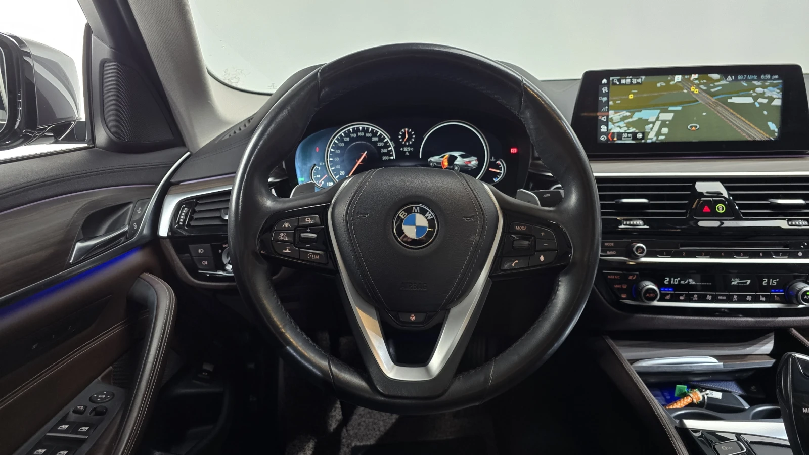 BMW 530 HUD* ЕЛ. БАГАЖНИК* BLIND SPOT* ЛЮК* КРАЙНА ЦЕНА, снимка 13 - Автомобили и джипове - 55344732