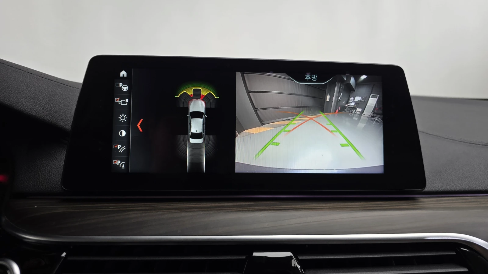 BMW 530 HUD* ЕЛ. БАГАЖНИК* BLIND SPOT* ЛЮК* КРАЙНА ЦЕНА, снимка 14 - Автомобили и джипове - 55344732