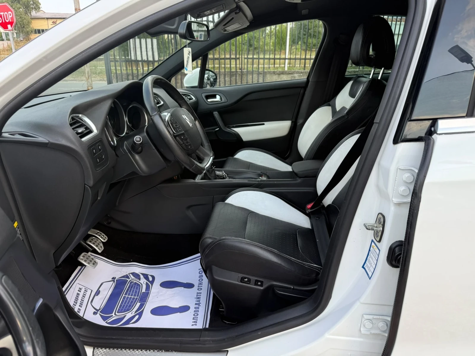 Citroen DS4 1.6 Бензин, Кожен салон, снимка 11 - Автомобили и джипове - 55688250
