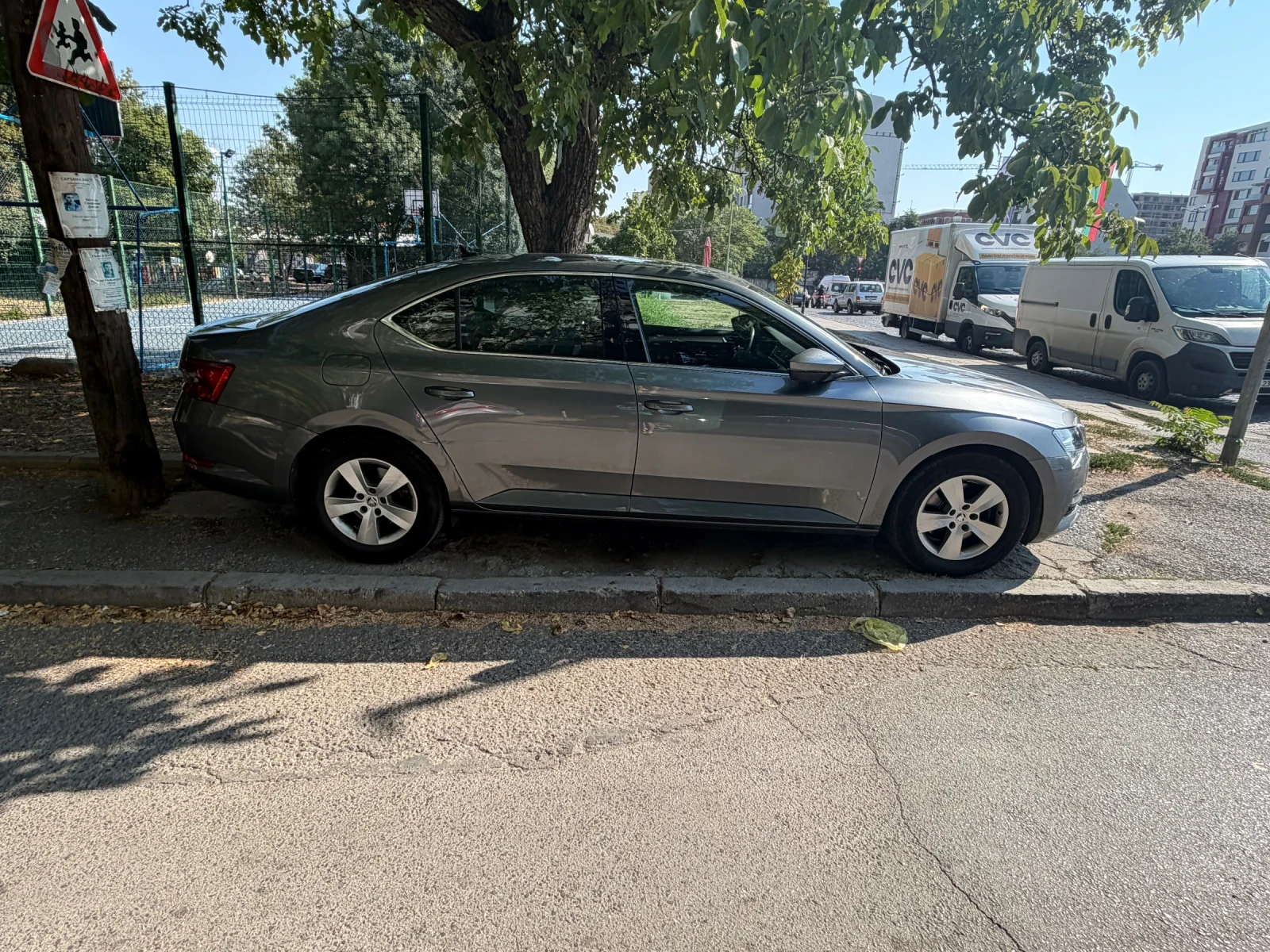 Skoda Superb 2.0, снимка 7 - Автомобили и джипове - 55774915