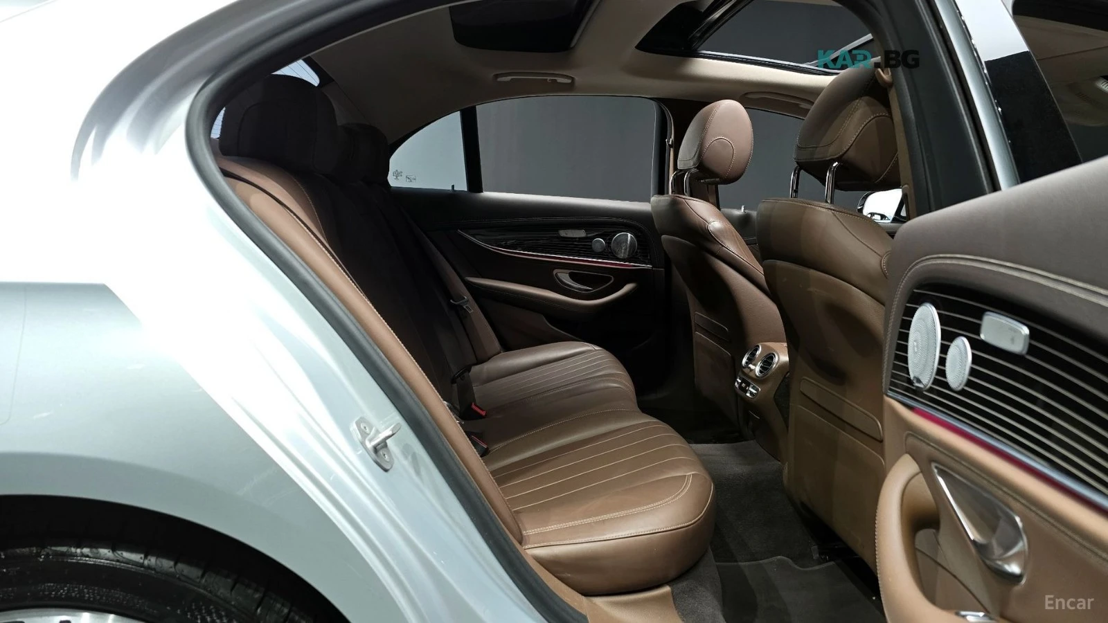 Mercedes-Benz E 400 4MATIC EXCLUSIVE* HUD* КОЖА* ОБДУХ* НАВИ* ПАНО, снимка 11 - Автомобили и джипове - 55944673