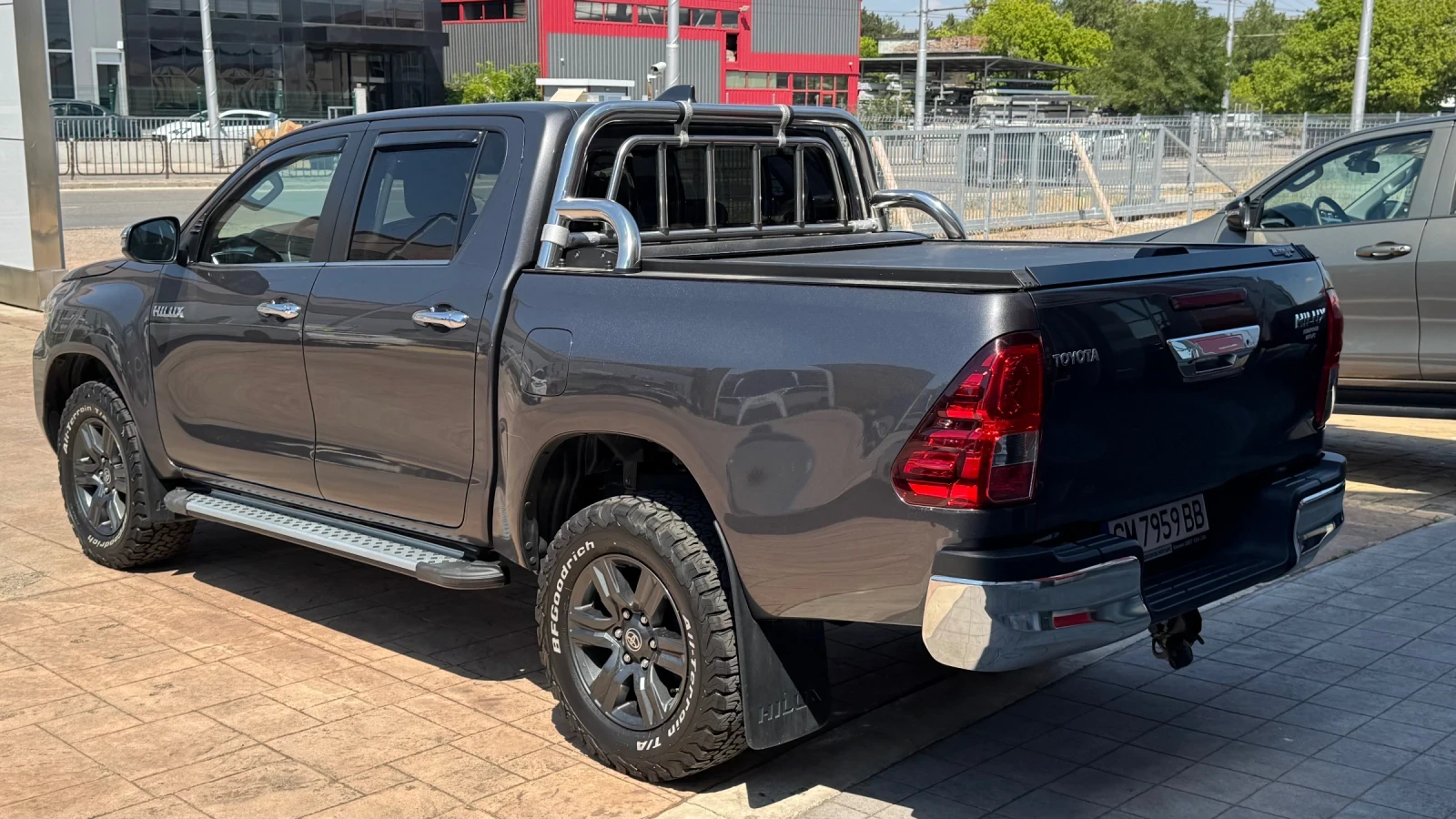 Toyota Hilux 2.4D-4D 6МТ Style - изображение 4