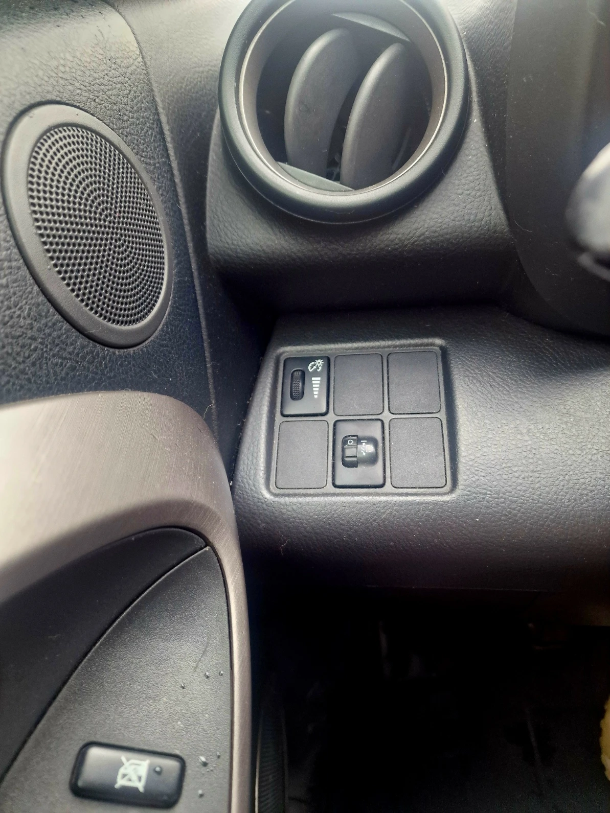 Toyota Rav4 2.2D4D 136кс 4Х4  - изображение 10