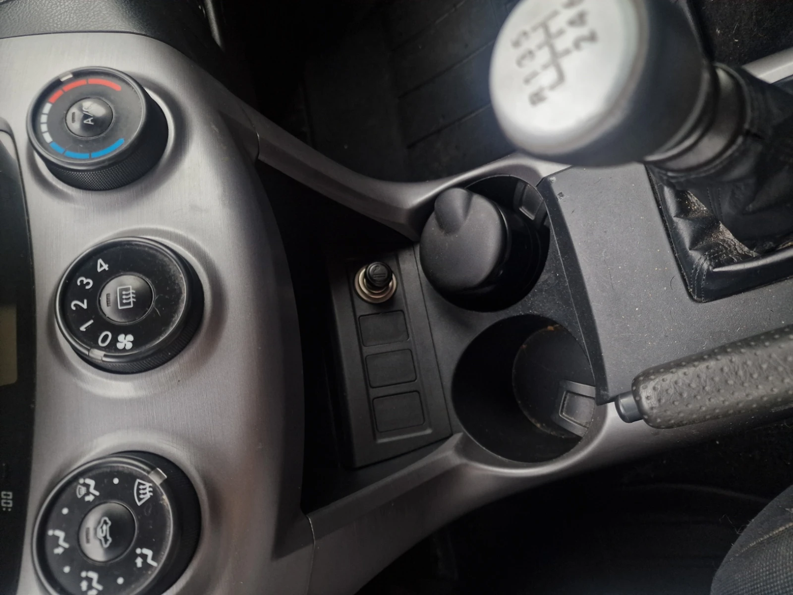 Toyota Rav4 2.2D4D 136кс 4Х4  - изображение 9