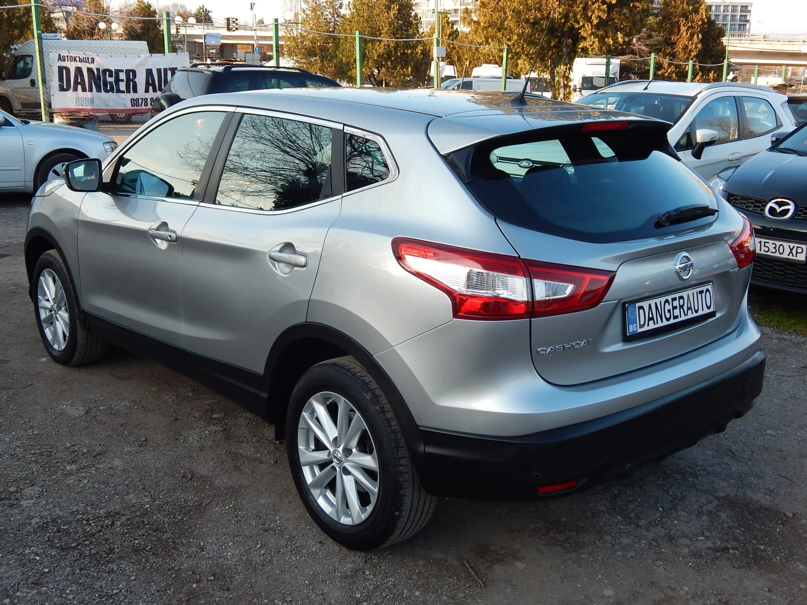 Nissan Qashqai 1.6DCI* 164000km.* СЕРВИЗНИ ДОКУМЕНТИ* , снимка 6 - Автомобили и джипове - 53747531