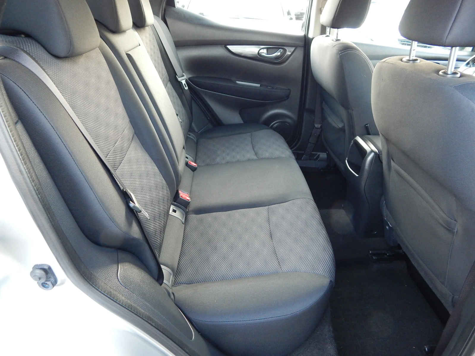 Nissan Qashqai 1.6DCI* 164000km.* СЕРВИЗНИ ДОКУМЕНТИ* , снимка 15 - Автомобили и джипове - 53747531