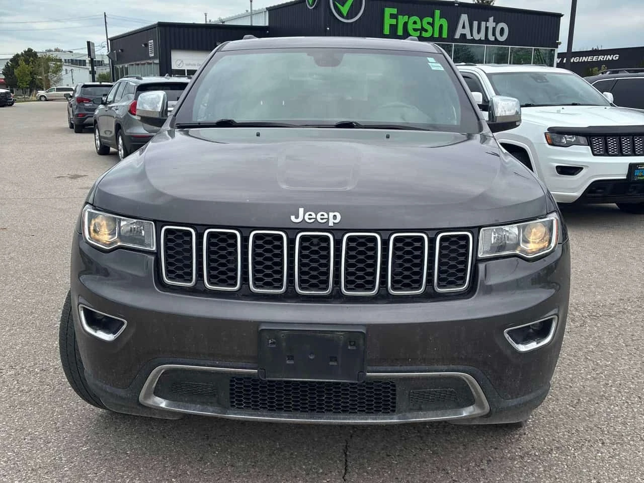 Jeep Grand cherokee  Limited | 360 | PANO | КОЖА | ПОДГРЕВИ , снимка 2 - Автомобили и джипове - 54642140