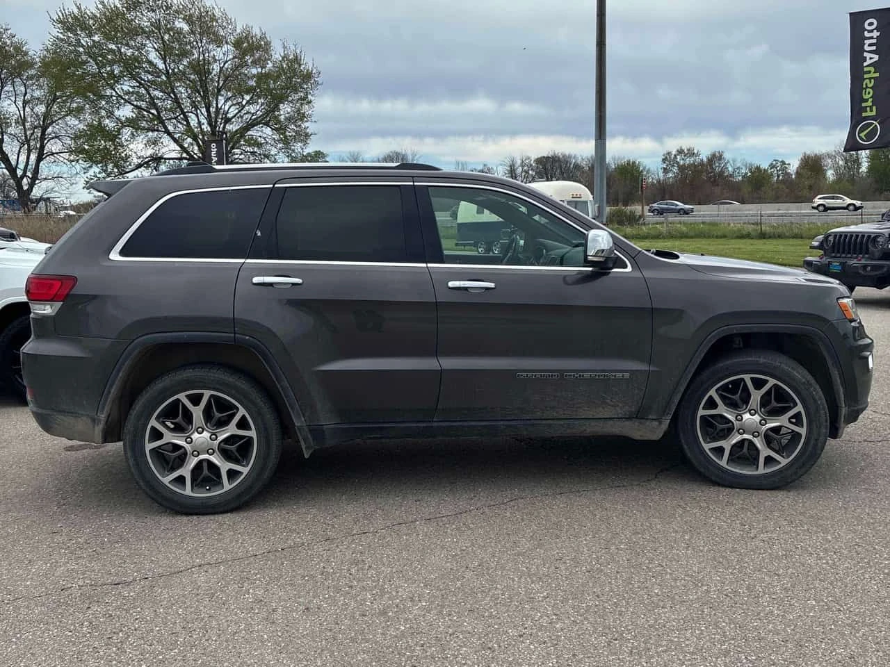 Jeep Grand cherokee  Limited | 360 | PANO | КОЖА | ПОДГРЕВИ , снимка 4 - Автомобили и джипове - 54642140