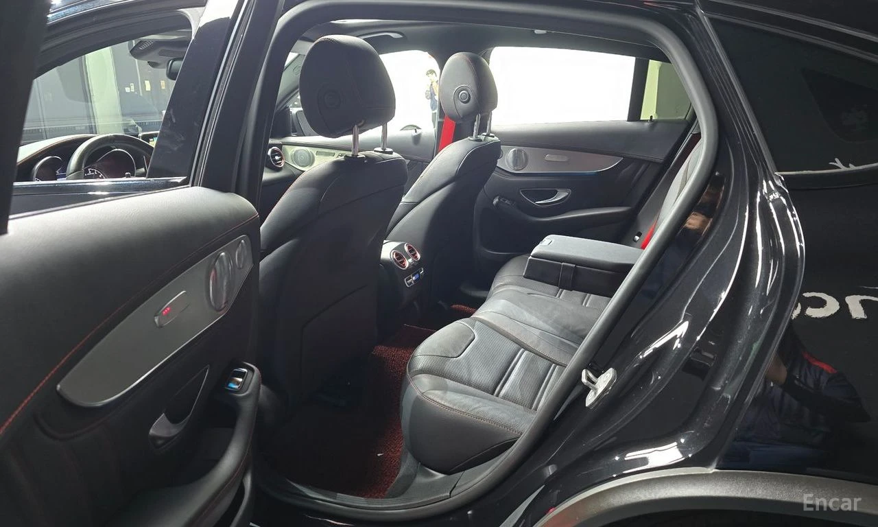 Mercedes-Benz GLC 43 AMG 4MATIC* BURMESTER* 360 CAM* HEAD-UP* CARBON* , снимка 15 - Автомобили и джипове - 54807877