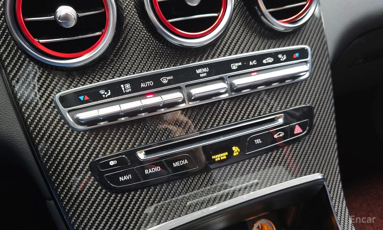 Mercedes-Benz GLC 43 AMG 4MATIC* BURMESTER* 360 CAM* HEAD-UP* CARBON* , снимка 13 - Автомобили и джипове - 54807877