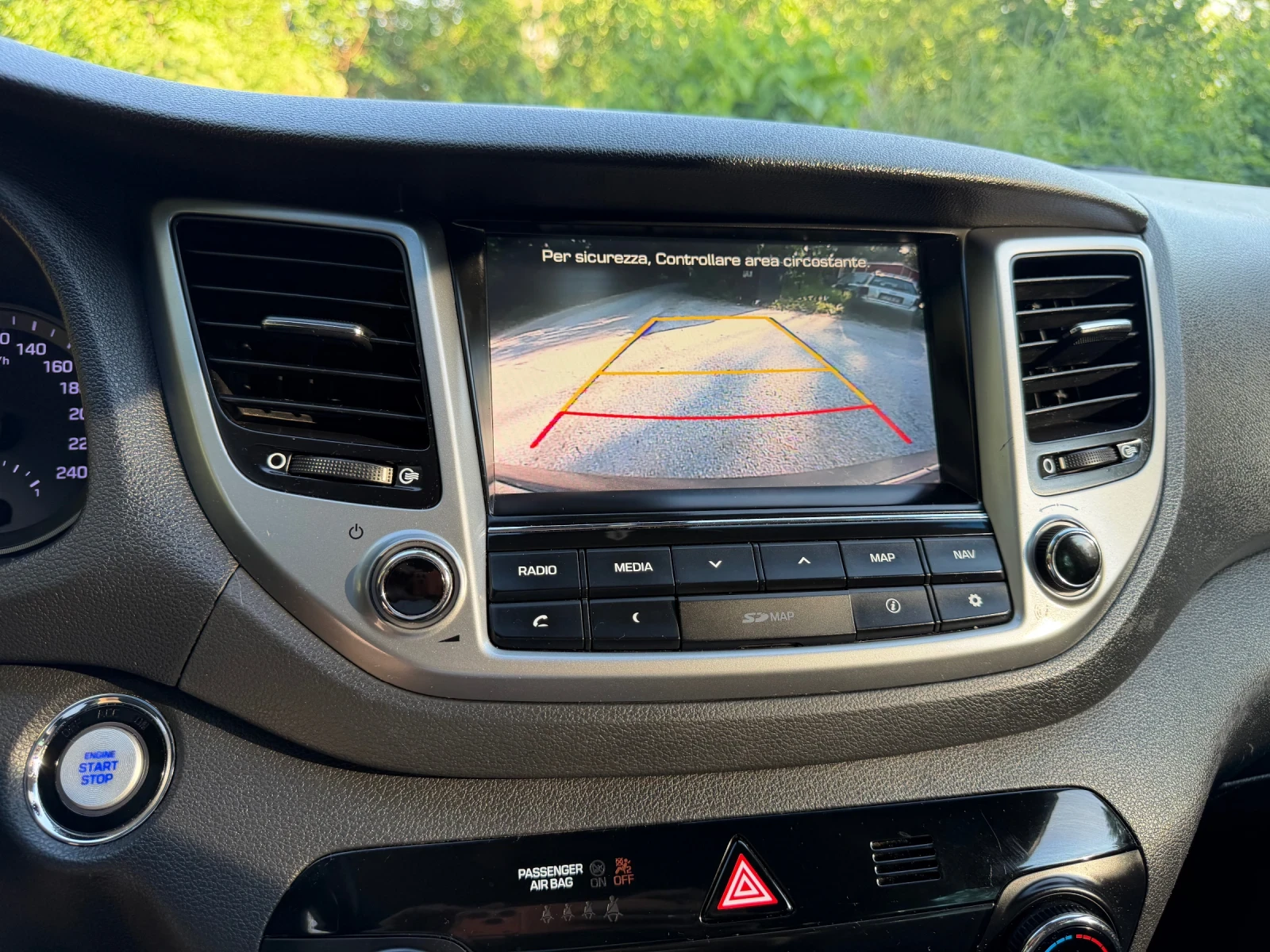 Hyundai Tucson 1.7D 6-ск НАВИ ЛЕД КАМЕРА ПОДГРЕВ КЕЙЛЕС АВТОПИЛОТ, снимка 13 - Автомобили и джипове - 54826108