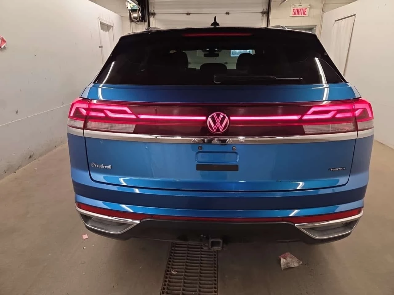 VW Atlas * HIGHLINE * CARFAX * ПОДГРЕВ * ОБДУХВАНЕ * , снимка 4 - Автомобили и джипове - 56254406