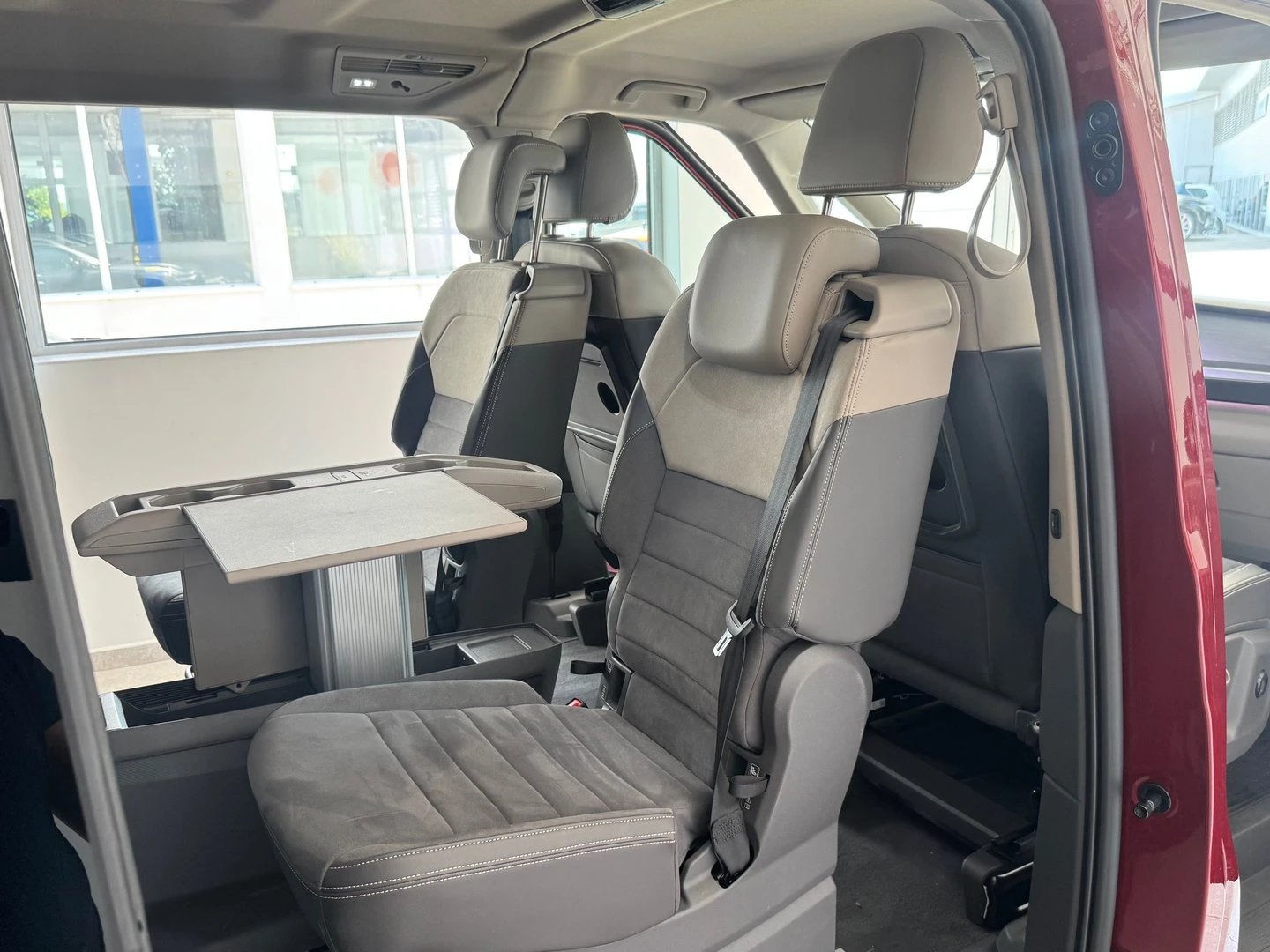 VW Multivan Style L 1.4 eHybrid, снимка 11 - Бусове и автобуси - 56420633