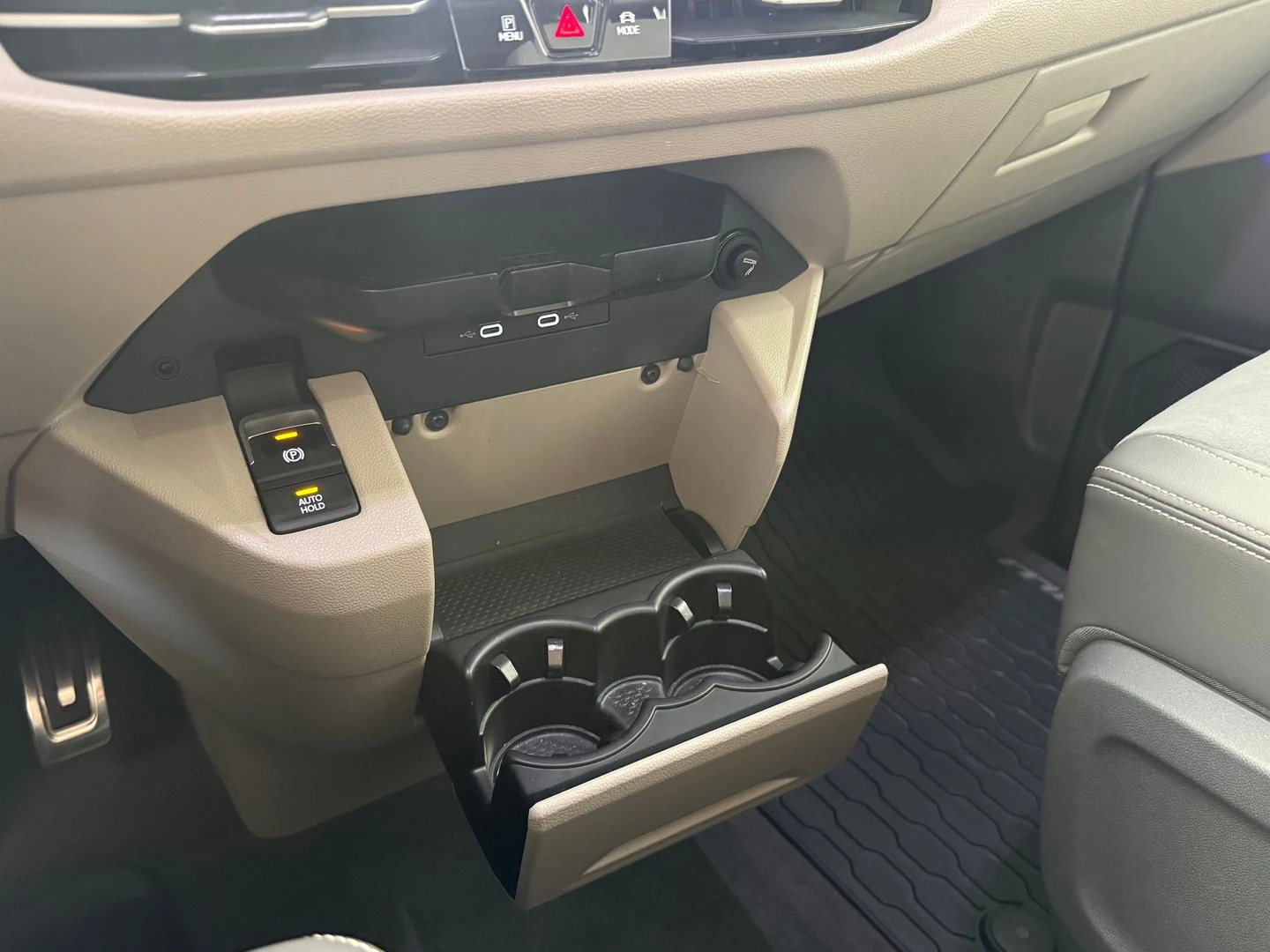 VW Multivan Style L 1.4 eHybrid, снимка 8 - Бусове и автобуси - 56420633