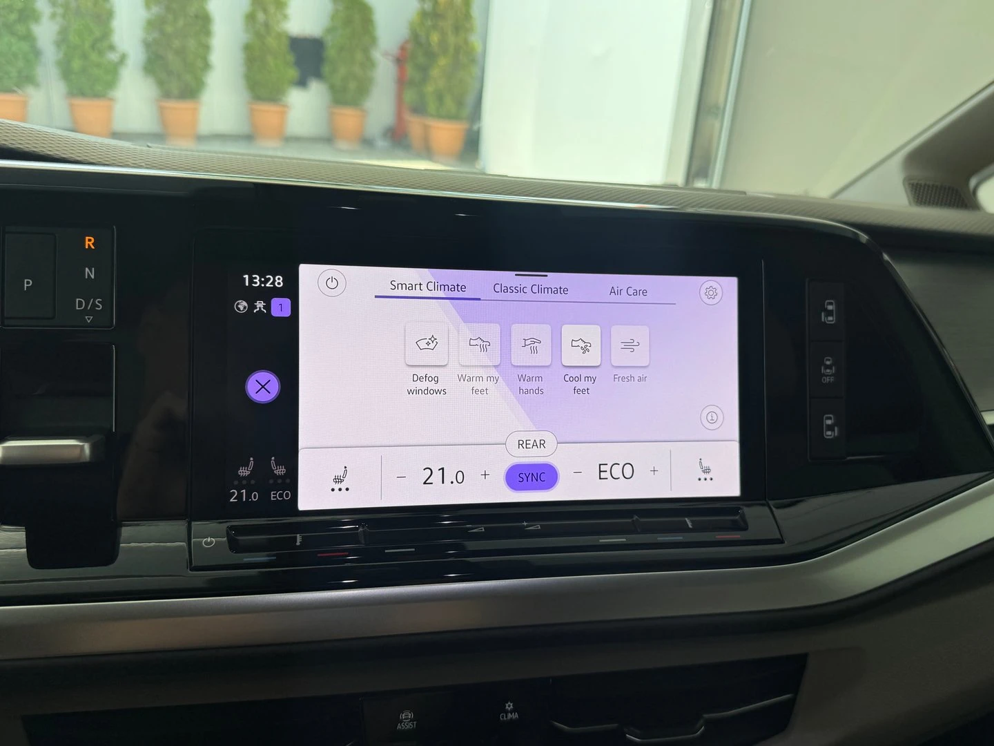 VW Multivan Style L 1.4 eHybrid, снимка 15 - Бусове и автобуси - 56420633