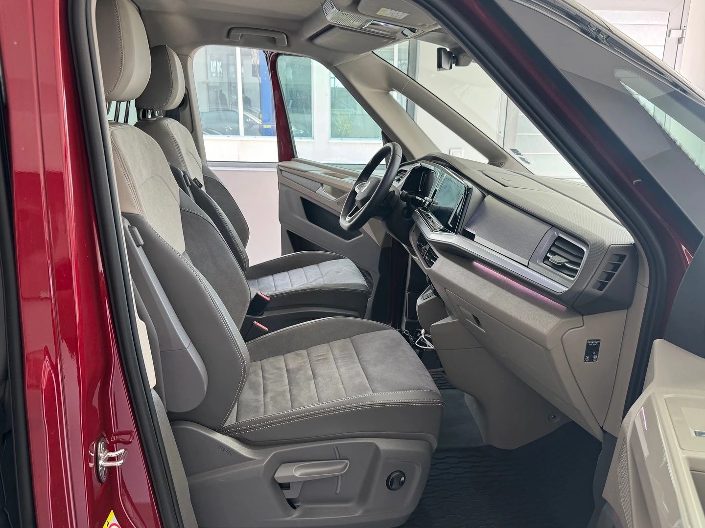 VW Multivan Style L 1.4 eHybrid, снимка 6 - Бусове и автобуси - 56420633