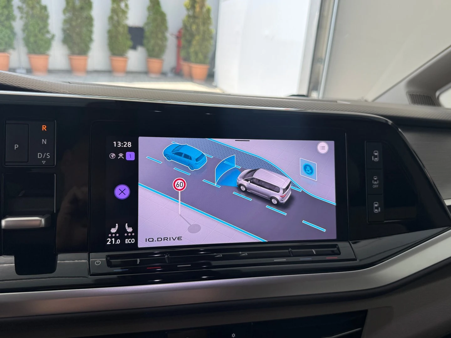 VW Multivan Style L 1.4 eHybrid, снимка 16 - Бусове и автобуси - 56420633