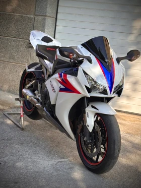 Обява за продажба на Honda Cbr Cbr1000rr ABS ~17 500 лв. - изображение 1 | Auto.bg Обява за продажба на Honda Cbr Cbr1000rr ABS ~17 500 лв. - изображение 1
