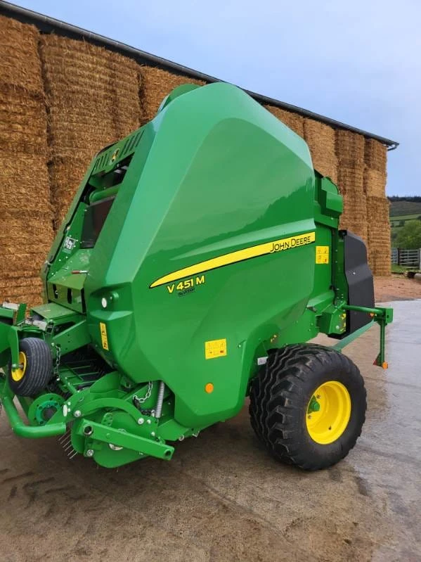 Балировачка John Deere V451M