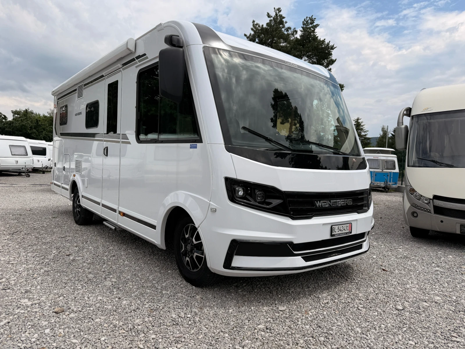 Кемпер Weinsberg CaraCore 650 MEG Зимен