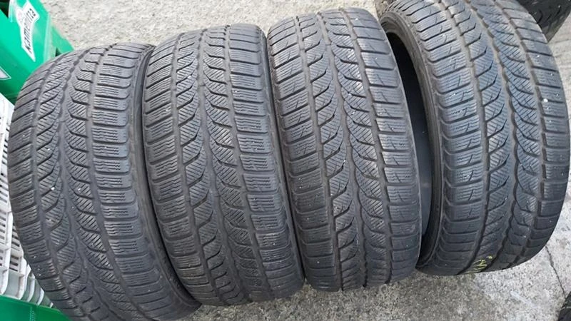 Гуми Зимни 255/45R18, снимка 2 - Гуми и джанти - 27314658