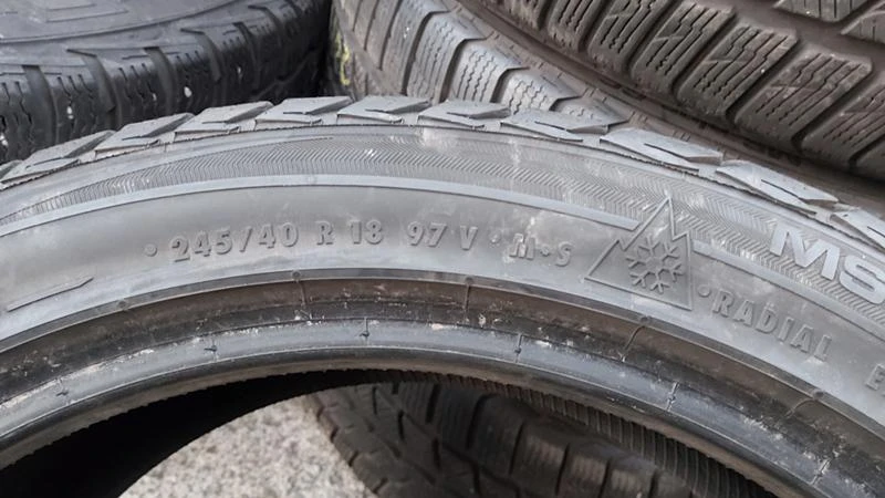 Гуми Зимни 255/45R18, снимка 7 - Гуми и джанти - 27314658