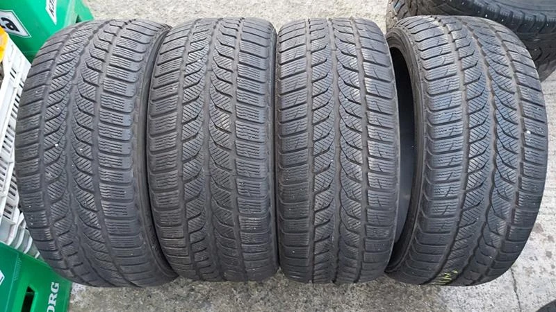 Гуми Зимни 255/45R18, снимка 1 - Гуми и джанти - 27314658