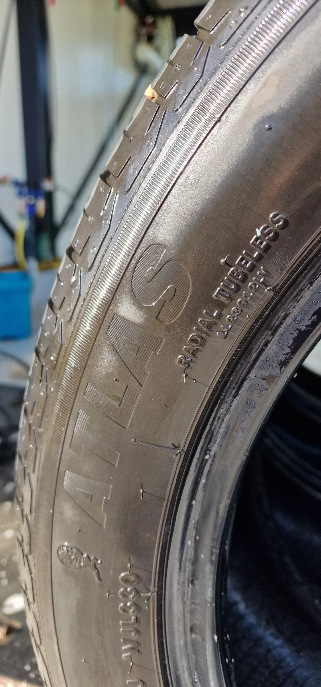 Гуми Летни 235/50R19, снимка 6 - Гуми и джанти - 55814925