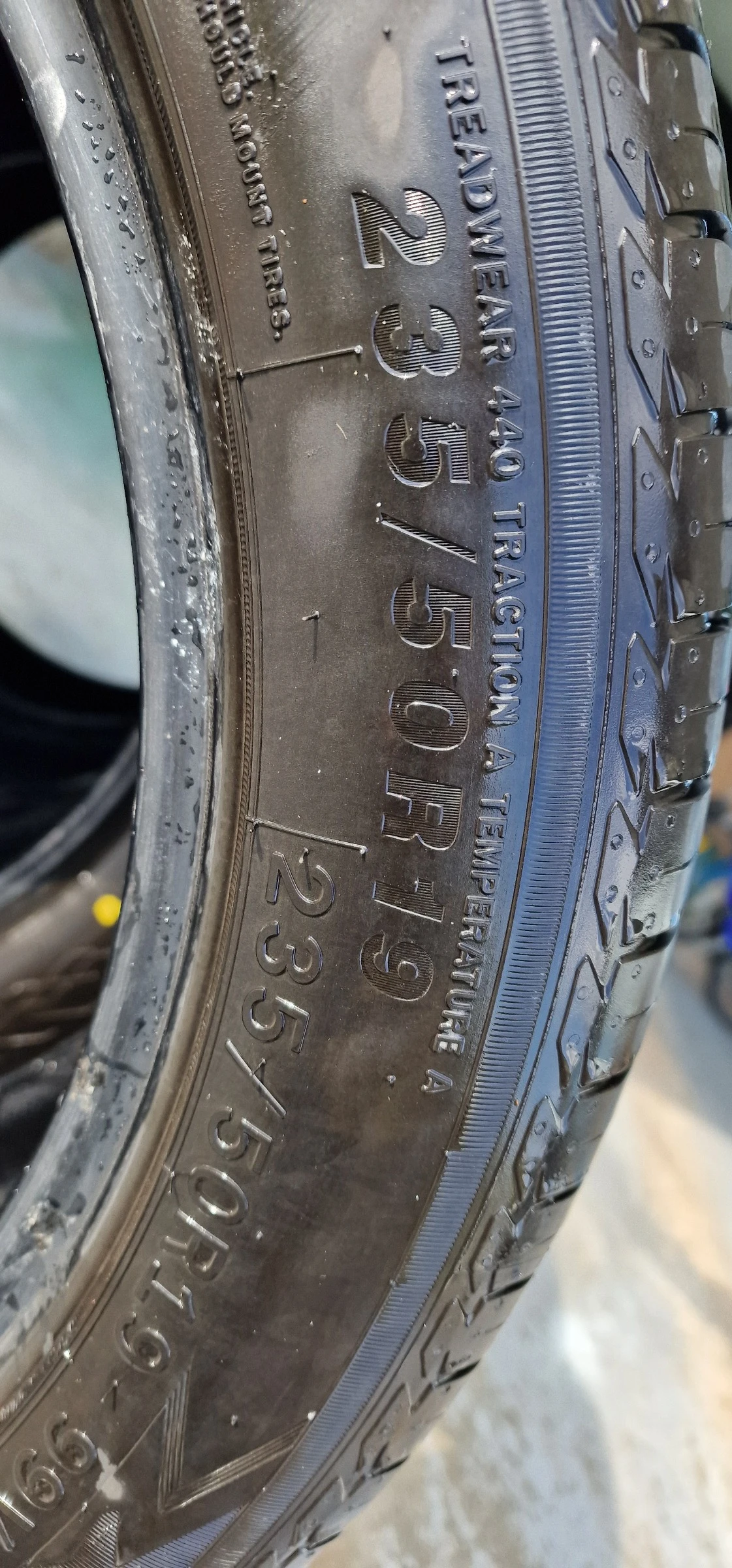Гуми Летни 235/50R19, снимка 7 - Гуми и джанти - 55814925