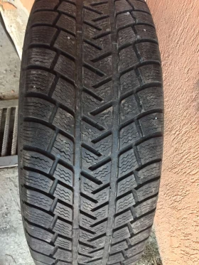 Гуми Зимни 235/60R18, снимка 2 - Гуми и джанти - 47668637