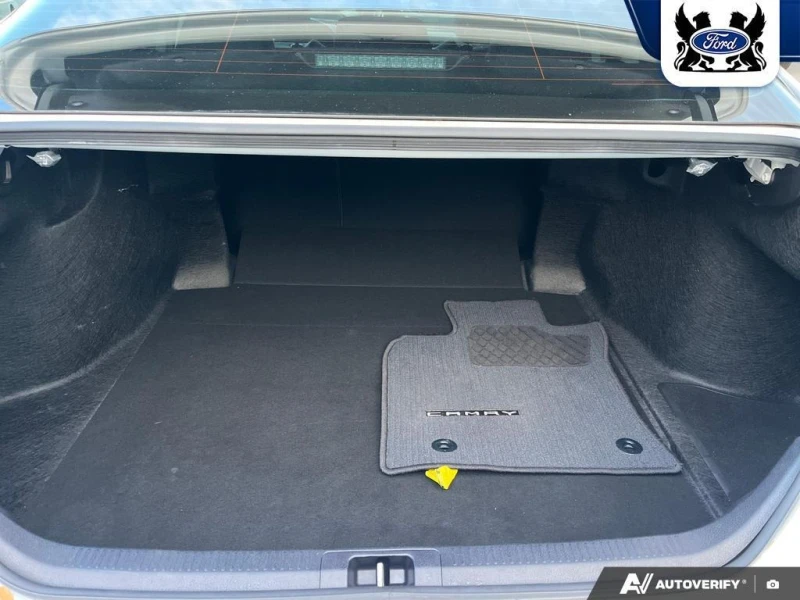 Toyota Camry HYBRID SE * * CARFAX * * АВТО КРЕДИТ * * , снимка 15 - Автомобили и джипове - 52606063