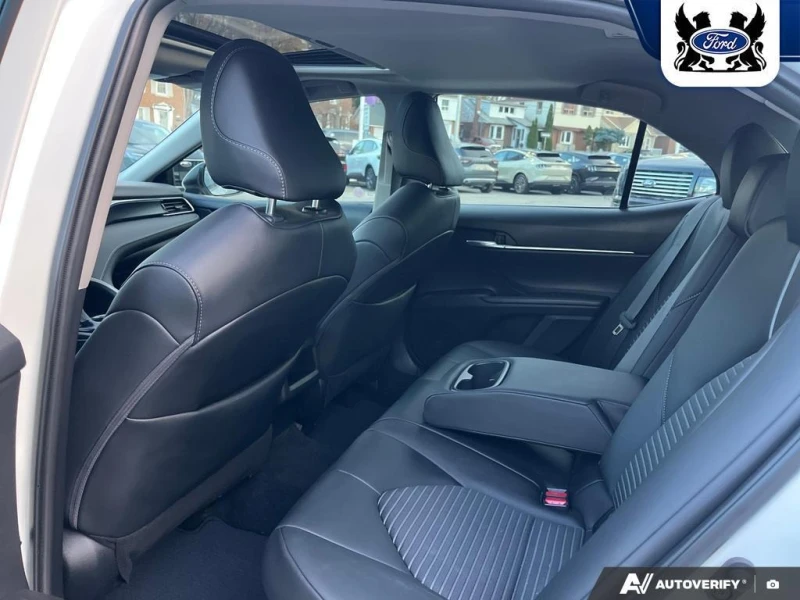 Toyota Camry HYBRID SE * * CARFAX * * АВТО КРЕДИТ * * , снимка 14 - Автомобили и джипове - 52606063