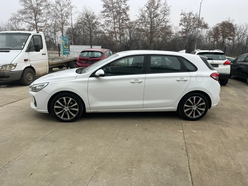 Hyundai I30 1.6 автомат, снимка 2 - Автомобили и джипове - 52813173