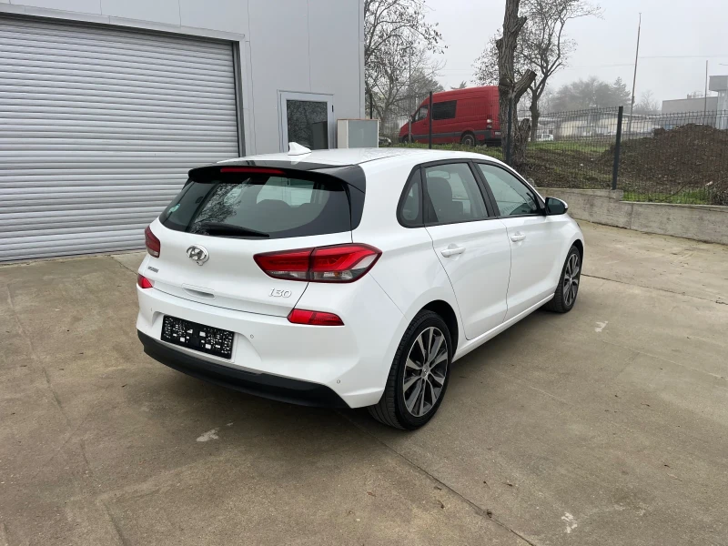 Hyundai I30 1.6 автомат, снимка 5 - Автомобили и джипове - 52813173