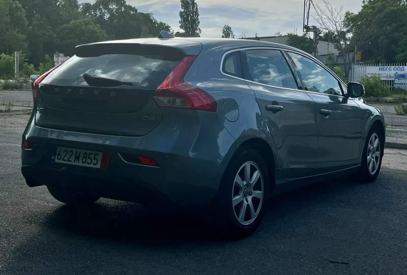 Volvo V40 D4, снимка 4 - Автомобили и джипове - 53010615