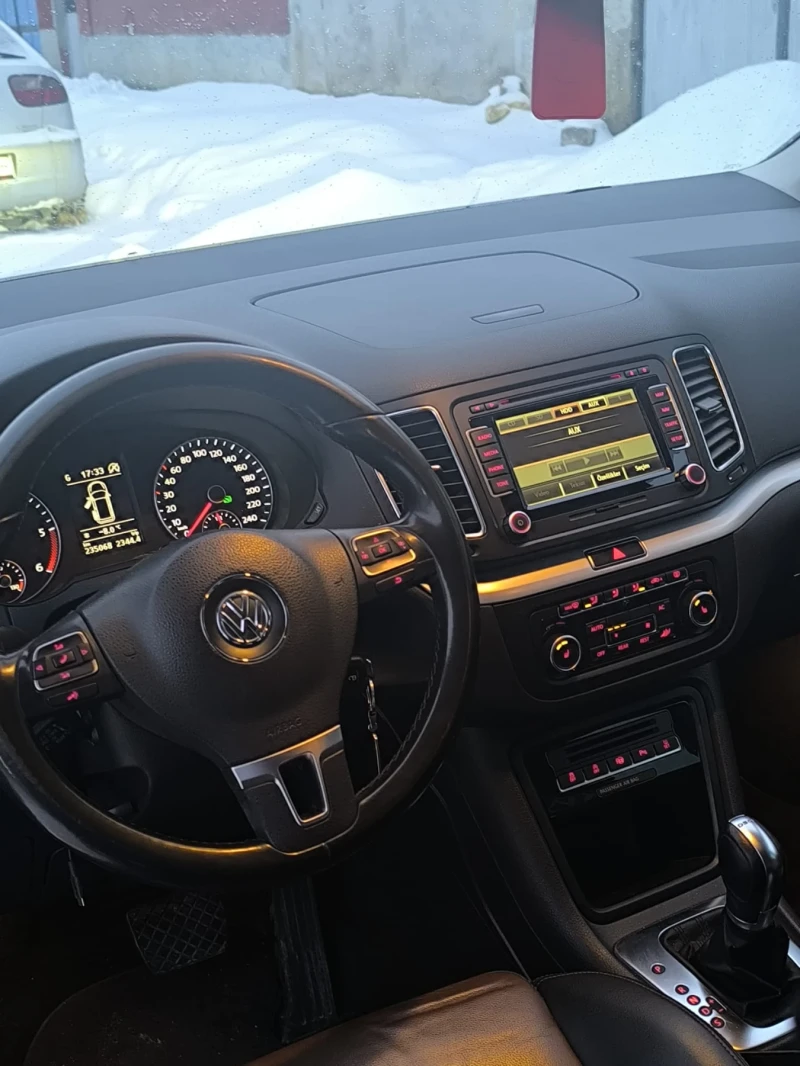 VW Sharan, снимка 9 - Автомобили и джипове - 53450902