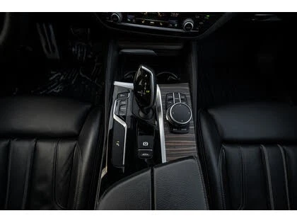 BMW 540 * М-Package* * HeadUp* AвтоКредит* (ЦЕНА ДО БГ), снимка 16 - Автомобили и джипове - 54116041