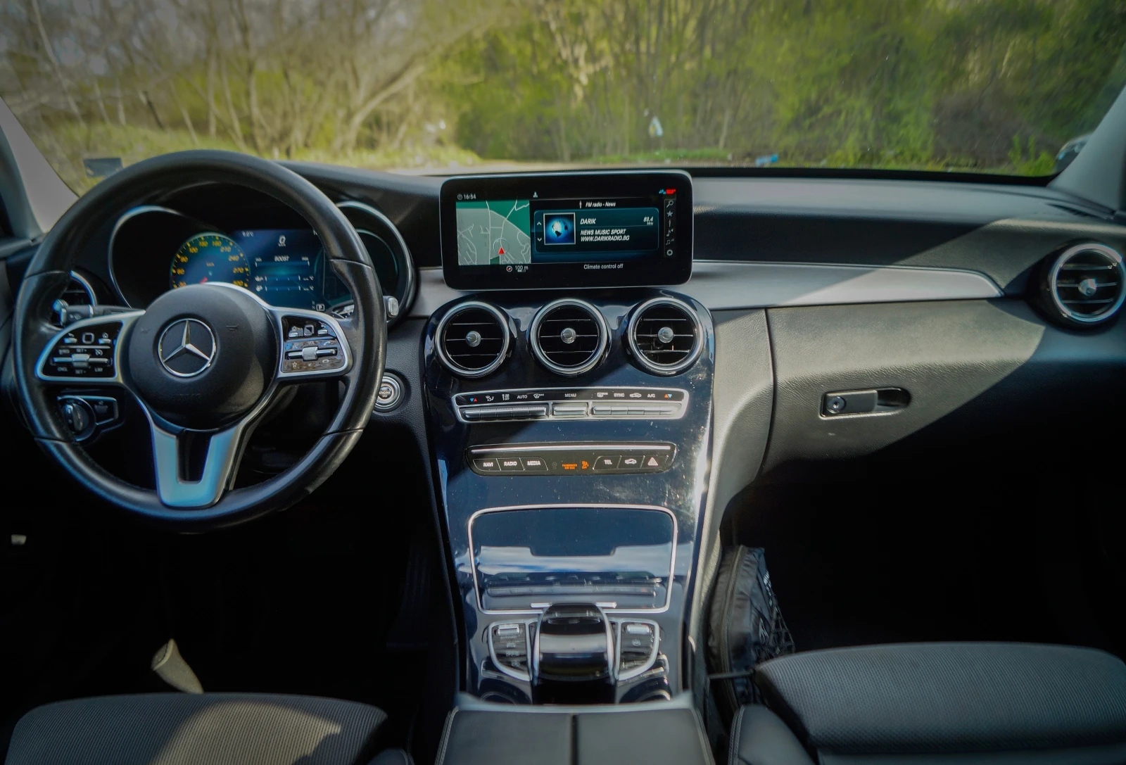 Mercedes-Benz C 220 * AMG * FULL DIGITAL * MultiBeam * 9G * PANORAMA * - изображение 9
