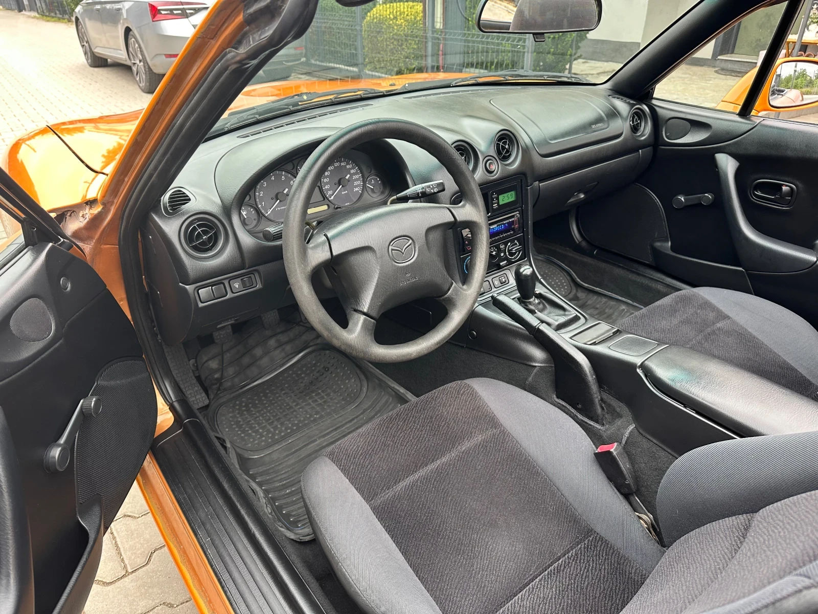 Mazda Mx-5 БЕНЗИН-КАБРИОЛЕТ - изображение 10