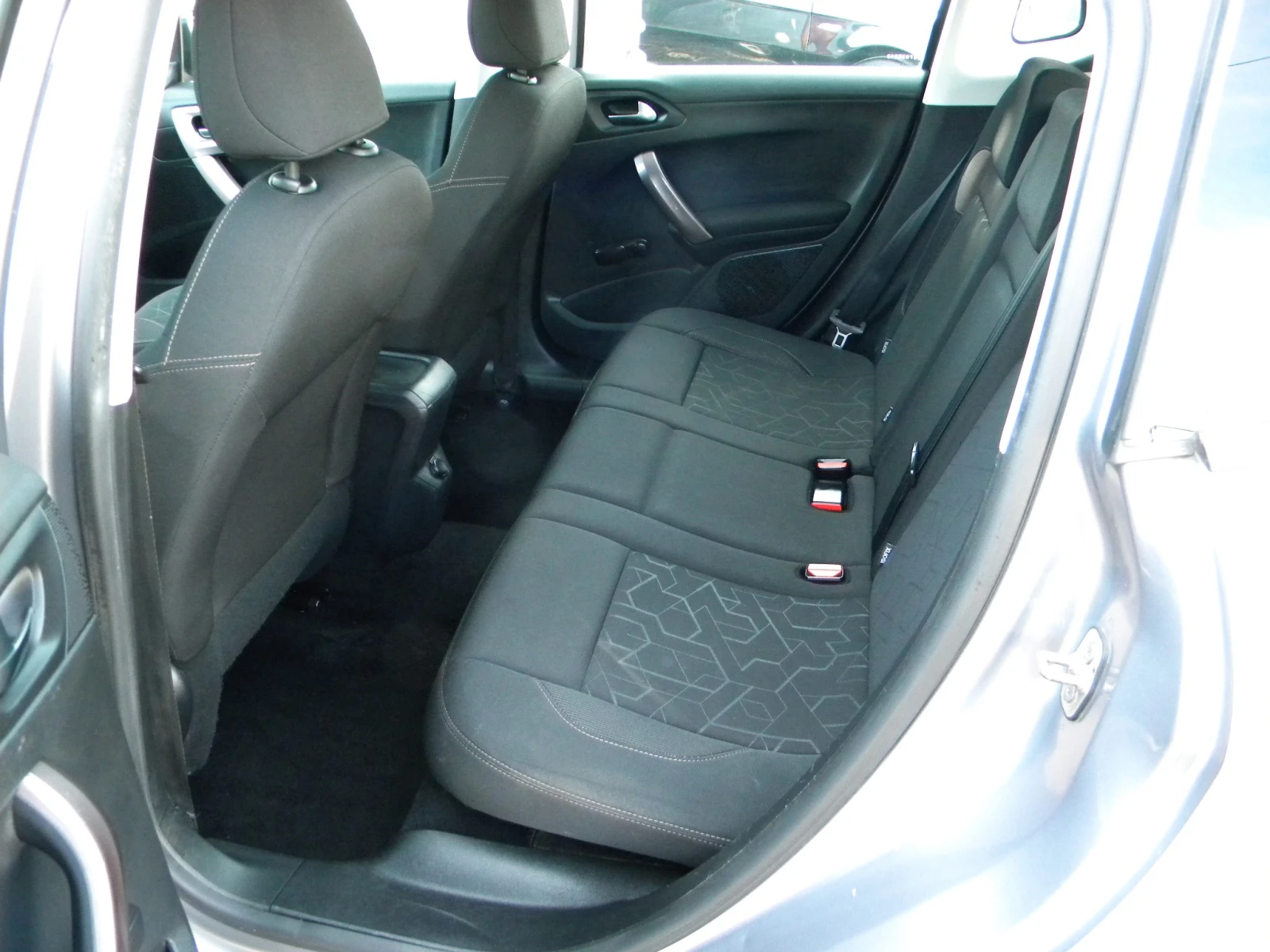 Peugeot 2008 1.4ecoHDI* КАТО НОВО* EURO5B, снимка 11 - Автомобили и джипове - 53780742