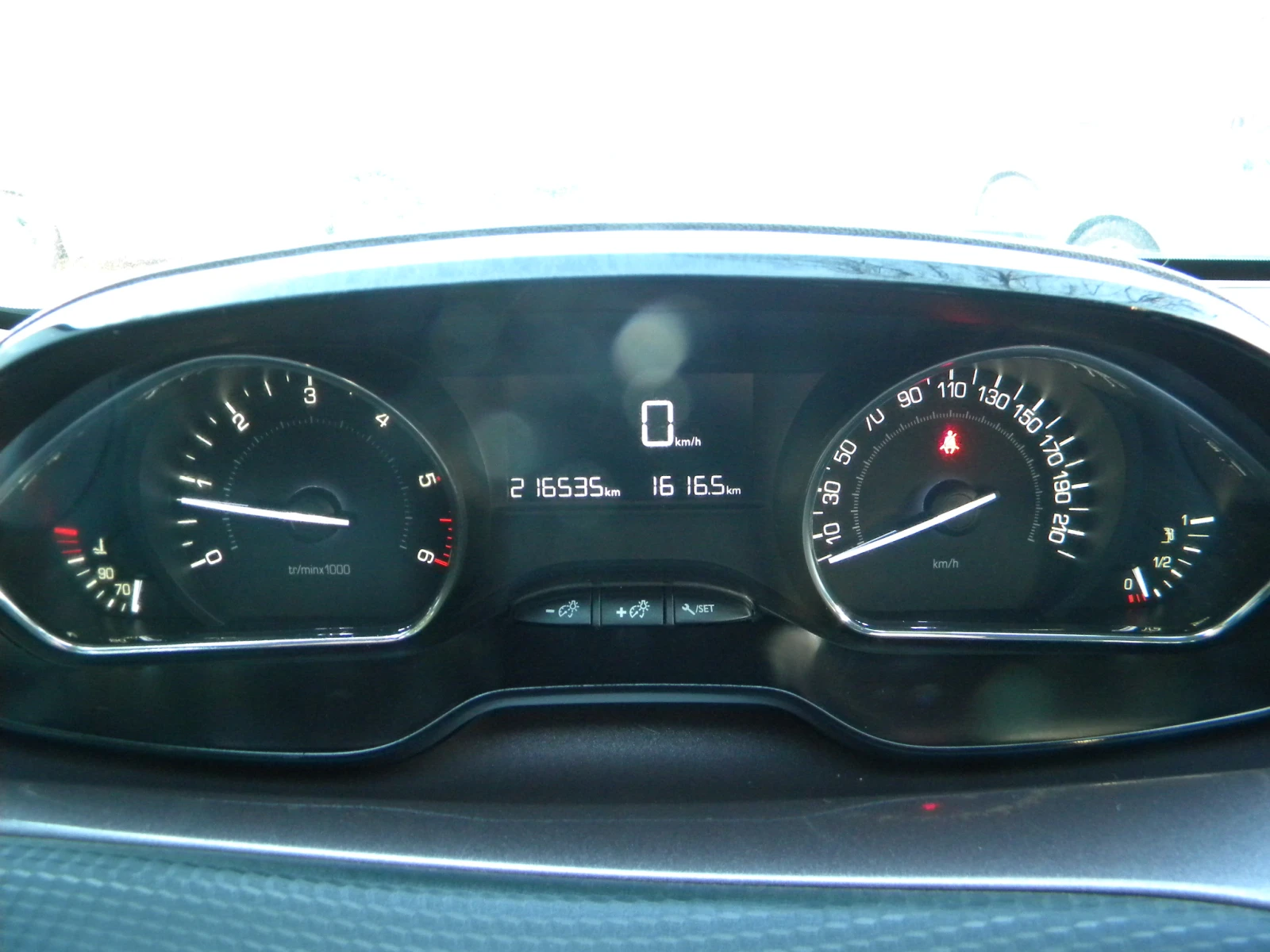 Peugeot 2008 1.4ecoHDI* КАТО НОВО* EURO5B, снимка 9 - Автомобили и джипове - 53780742