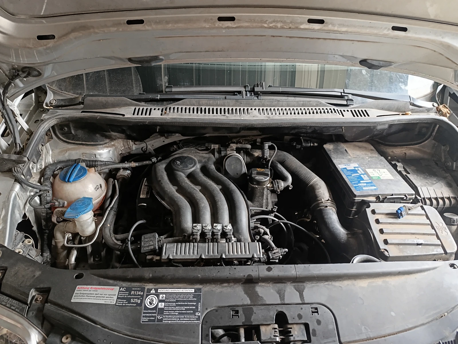 VW Touran 2.0 ecofuel със газова уредба, снимка 6 - Автомобили и джипове - 54071452