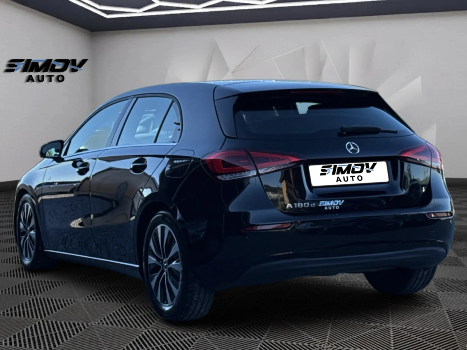 Mercedes-Benz A 180 D АВТОМАТИК НАВИГАЦИЯ КОЖА LED СВЕТЛИНИ КАМЕРА, снимка 4 - Автомобили и джипове - 54555908