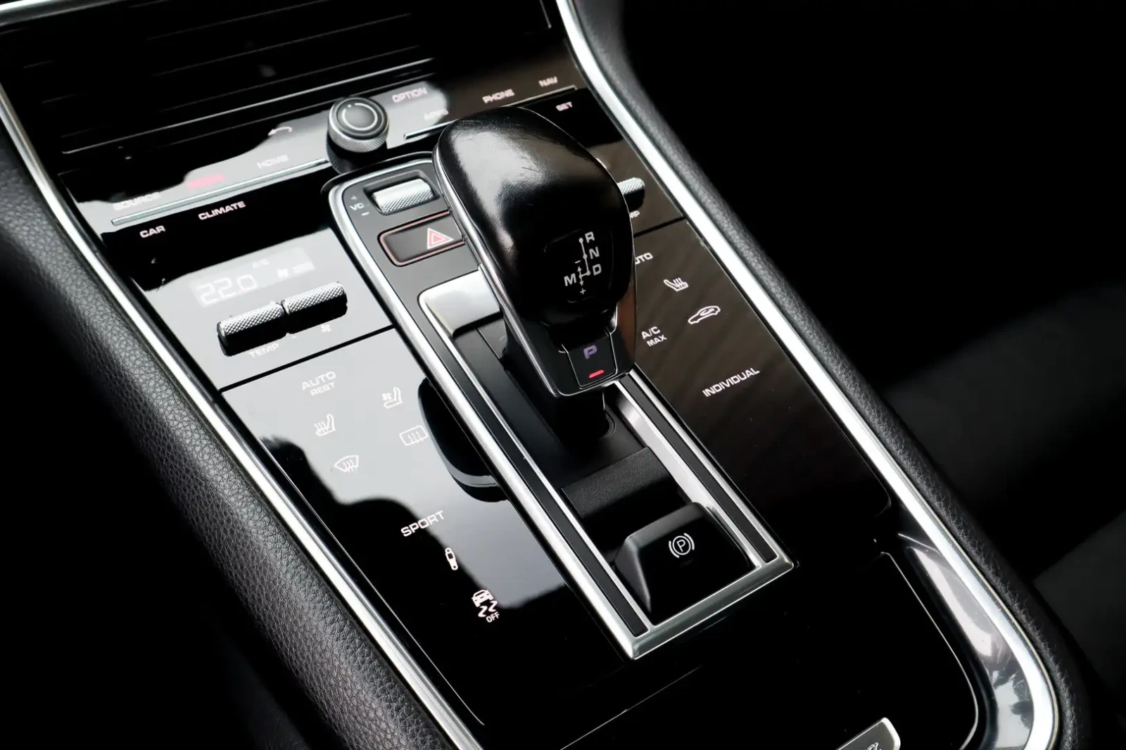 Porsche Panamera 4* BOSE* ПОДГРЕВ* ОБДУХВАНЕ* ПАНОРАМА* , снимка 12 - Автомобили и джипове - 55049962