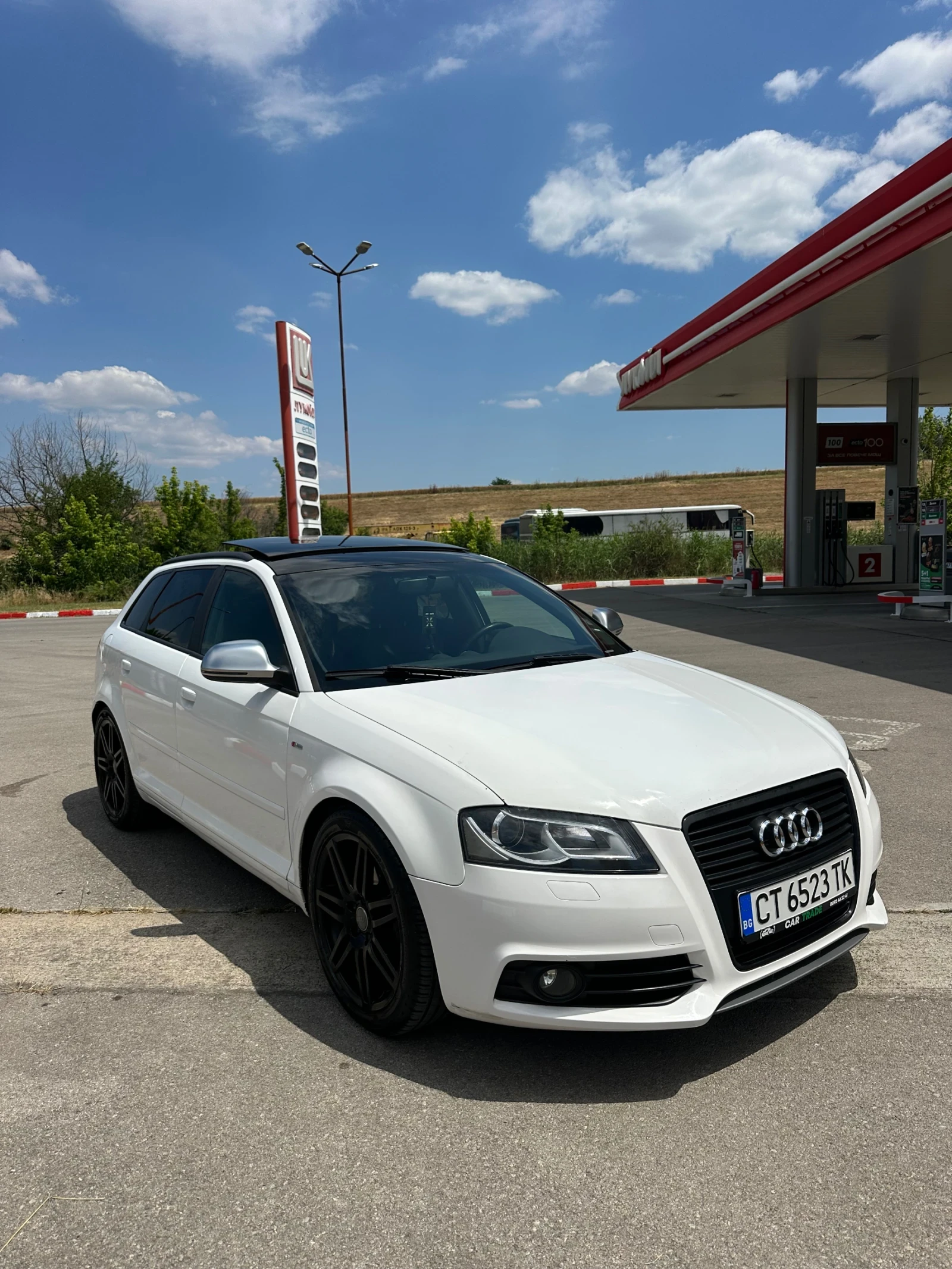 Audi A3 2.0 дизел 170 S-line DSG, снимка 2 - Автомобили и джипове - 55068599