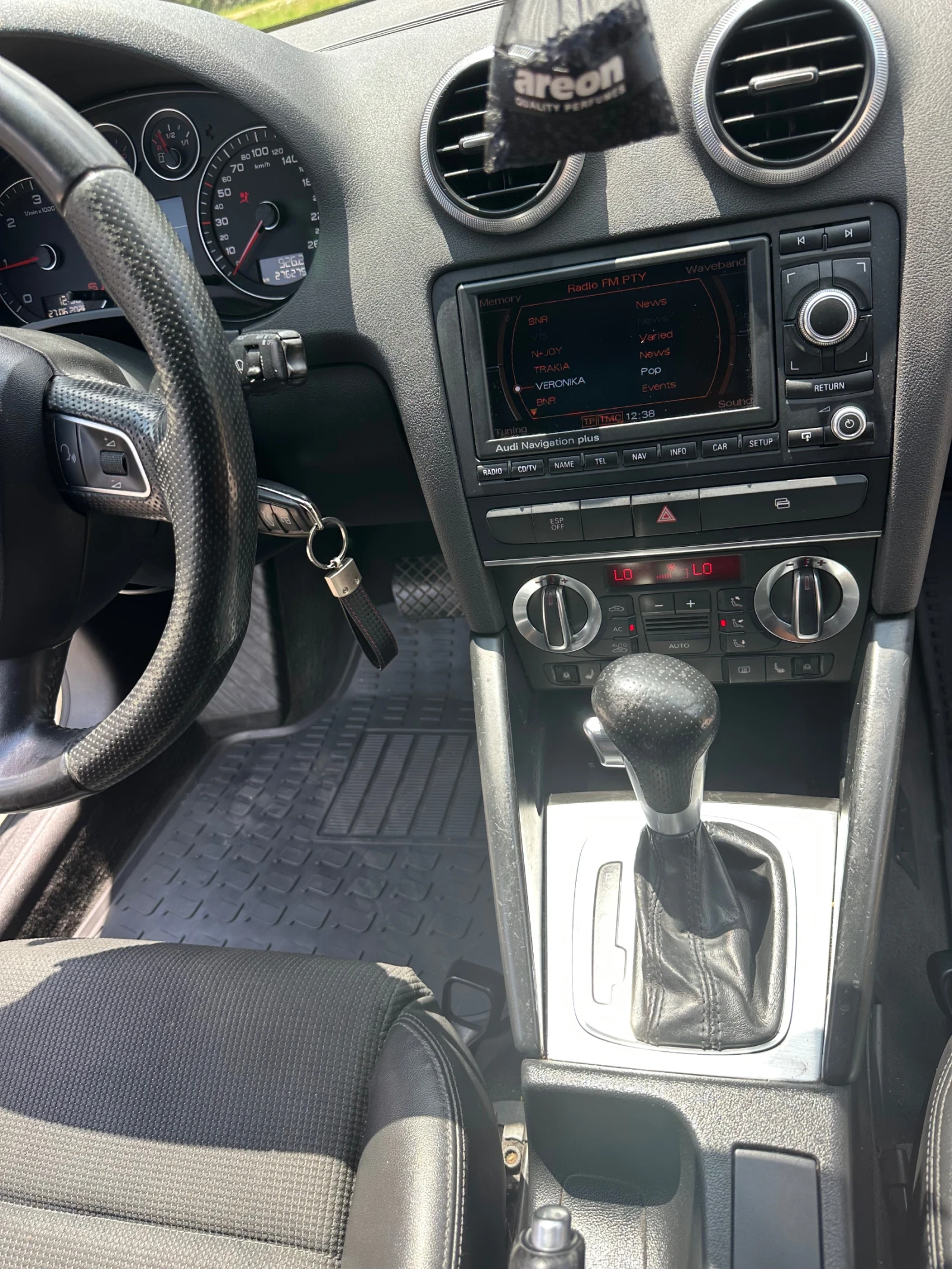 Audi A3 2.0 дизел 170 S-line DSG, снимка 12 - Автомобили и джипове - 55068599