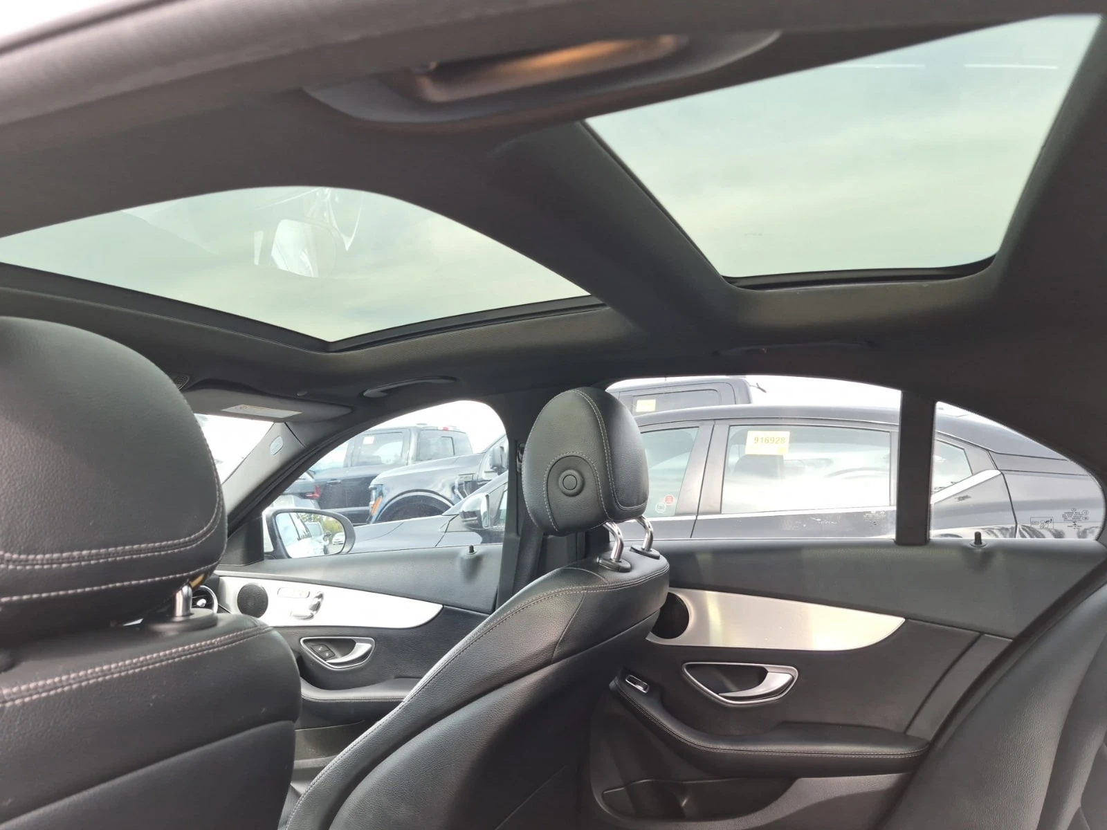 Mercedes-Benz C 300 * AMG Line * Multibeam * CARFAX * , снимка 12 - Автомобили и джипове - 56158795