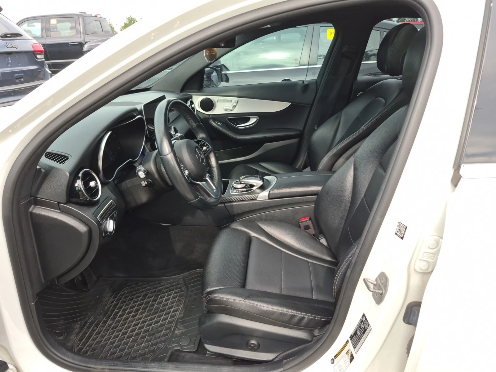 Mercedes-Benz C 300 * AMG Line * Multibeam * CARFAX * , снимка 9 - Автомобили и джипове - 56158795